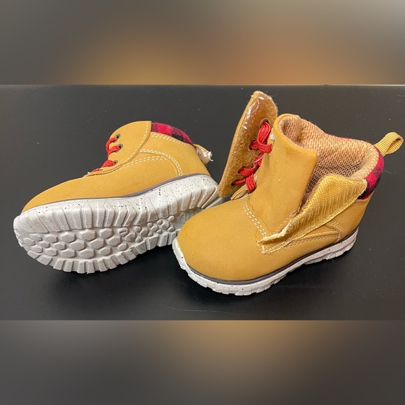 Wonder Nation Boys Boots - Picture 2 of 3